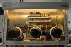 MBraun Unilab glovebox - 3 gloves
